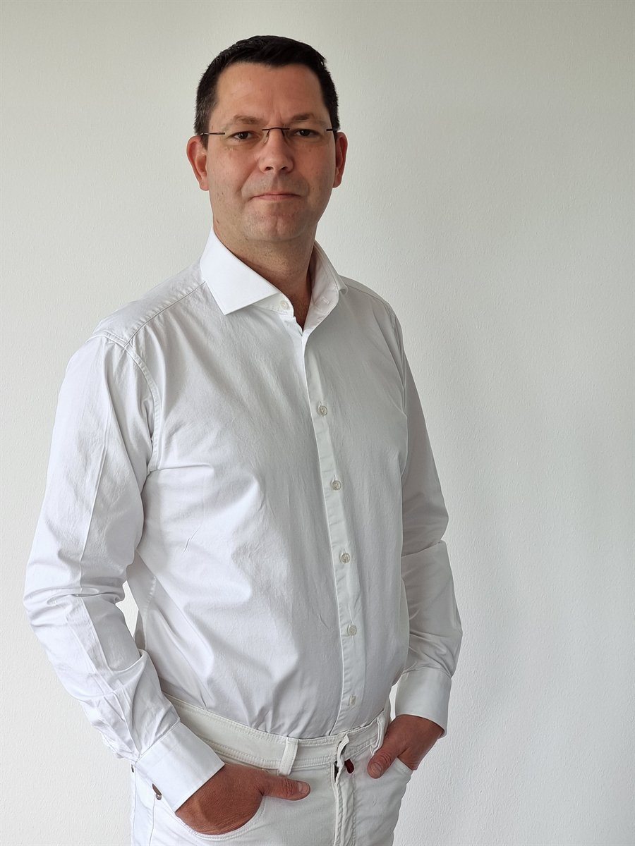 OA Dr. Oliver Tringler Ganzkörperfoto